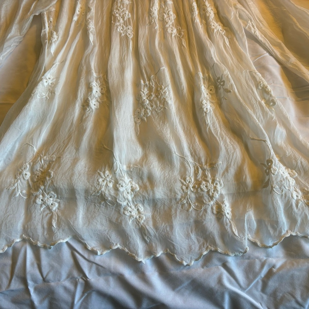 Elena Baldi (Italy) Summer Silk Blend Top with Embroidered Floral Design, Large - Picture 4 of 9